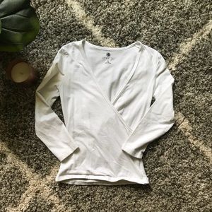 Quarter sleeve fitted wrap top